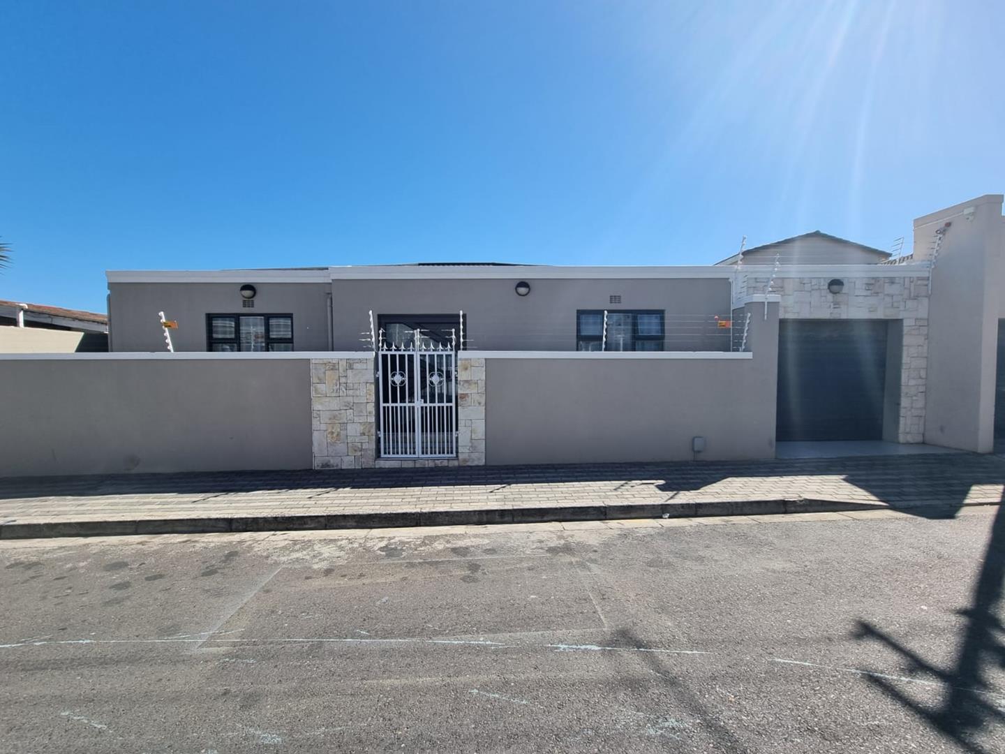 7 Bedroom Property for Sale in Rugby Western Cape
